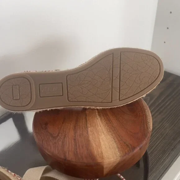 Abella Red & White True Comfort Shoes - Picture 4 of 12